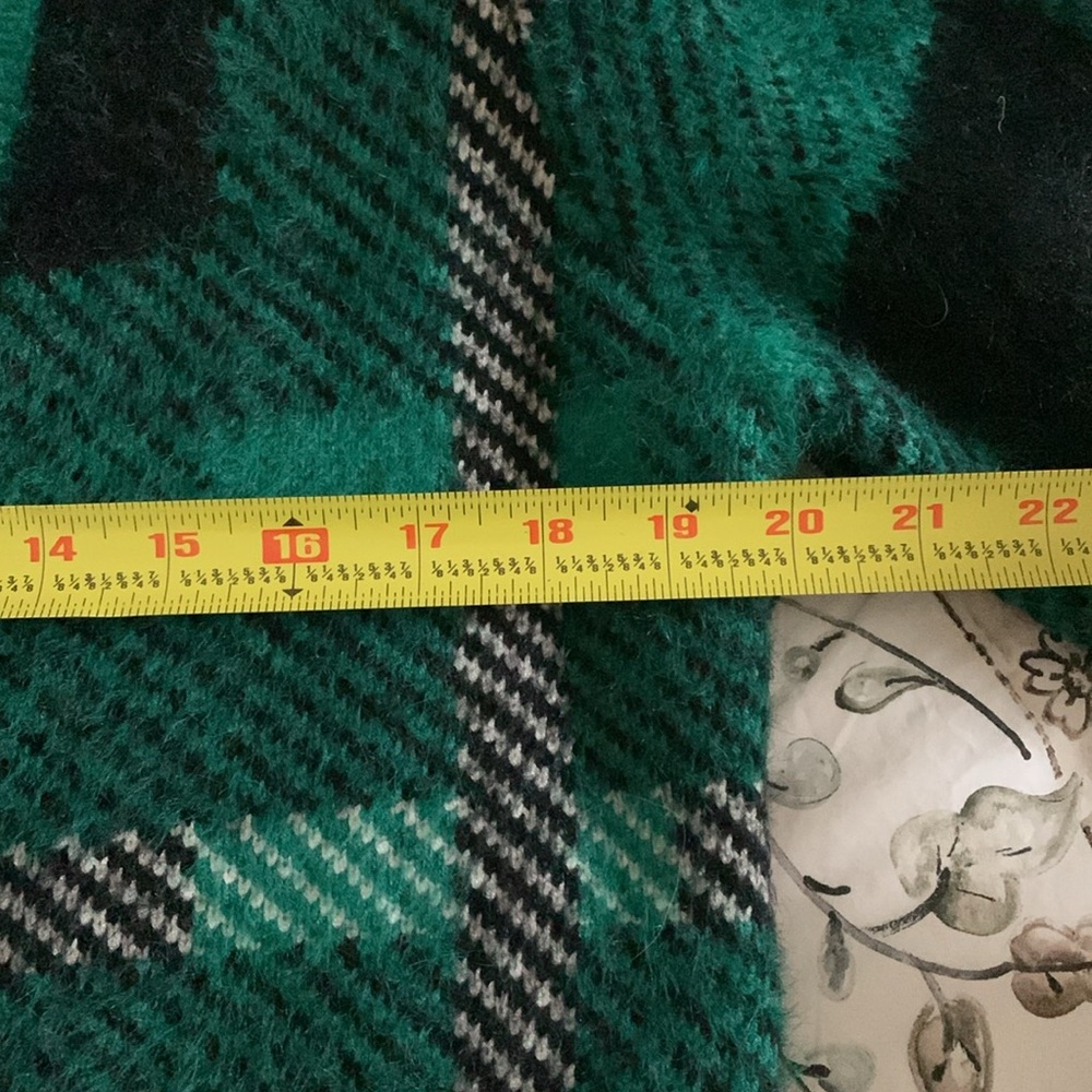 Vici Taylor Plaid Cardigan - Picture 7 of 9